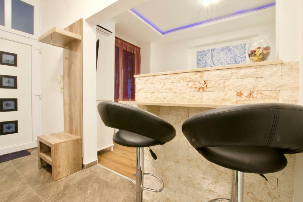 Standard Apartment By Hi5 -Baross Square Budapest Esterno foto