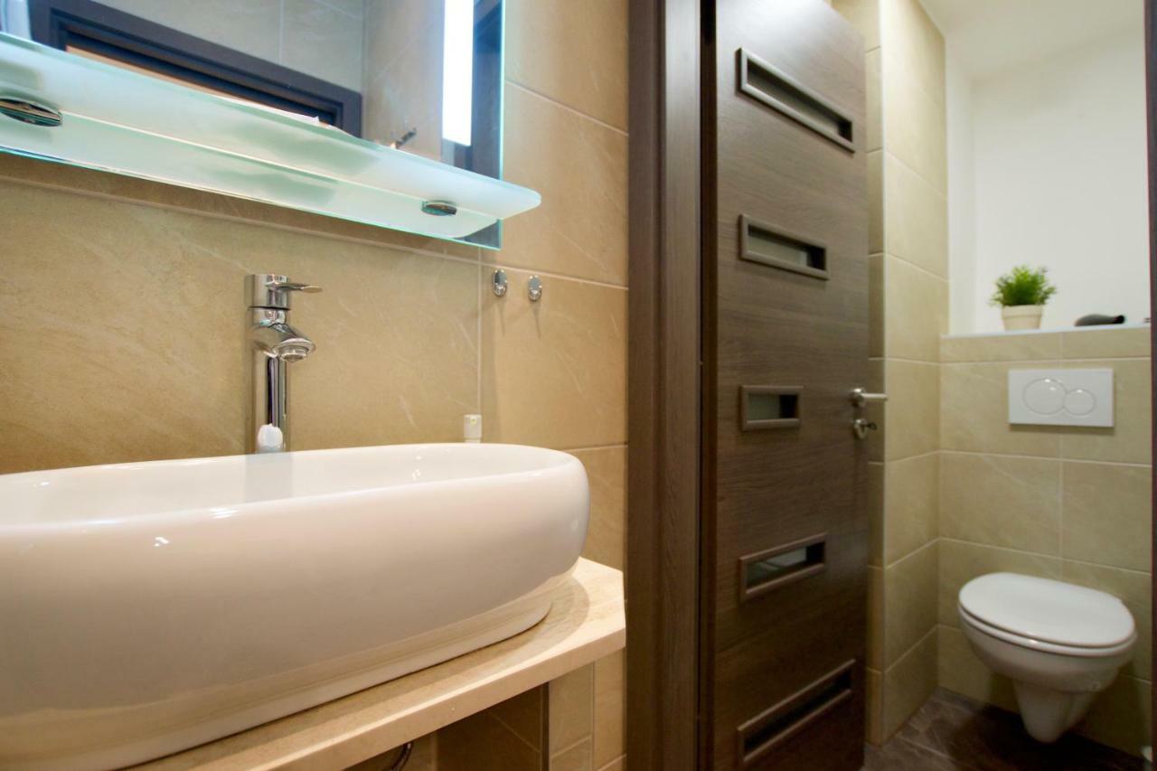 Standard Apartment By Hi5 -Baross Square Budapest Esterno foto